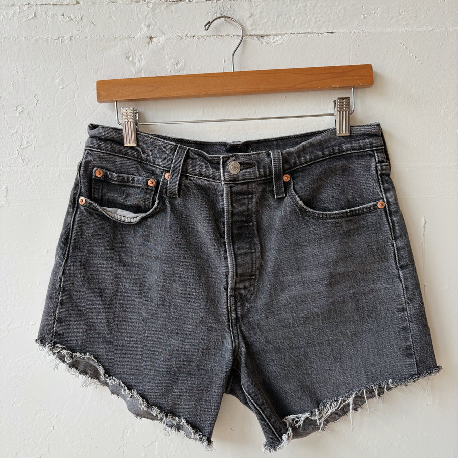 SIZE 29 | Levi Black Shorts