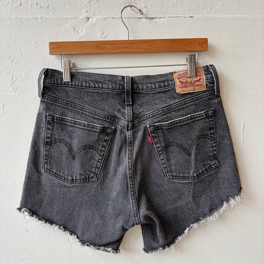 SIZE 29 | Levi Black Shorts