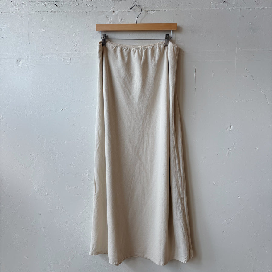 SIZE L | AE Cream Skirt