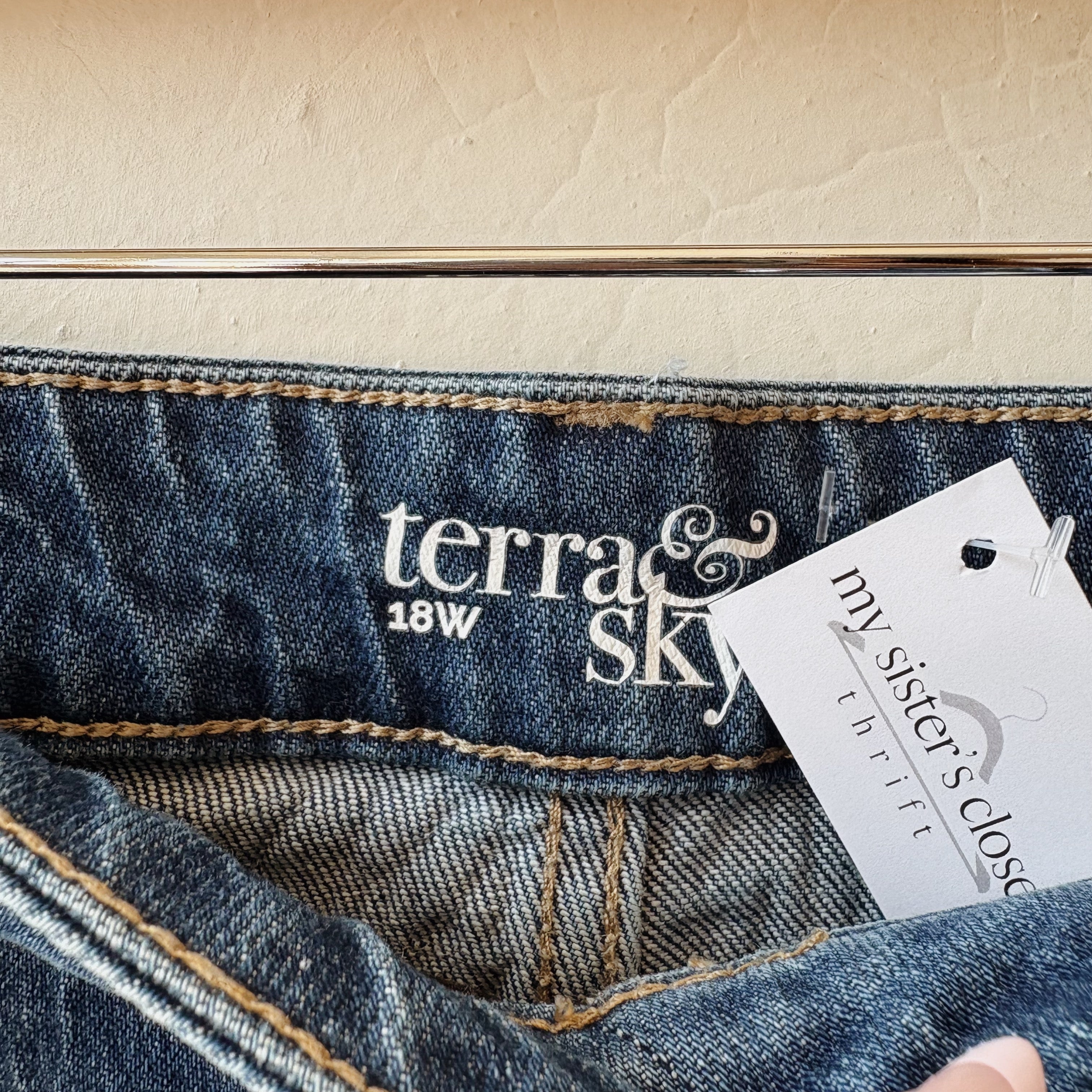 SIZE 18 | Medium Wash Jeans