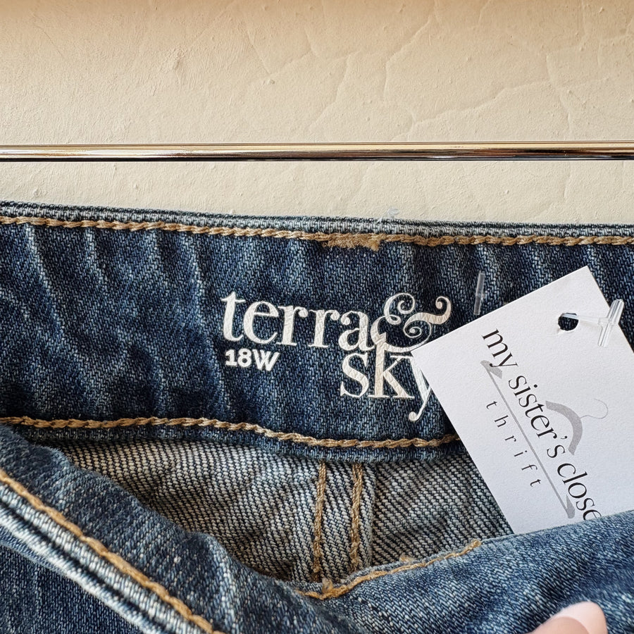 SIZE 18 | Medium Wash Jeans