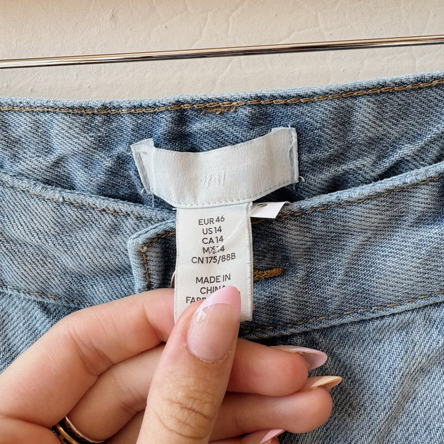 SIZE 14 | Light Wash Jeans