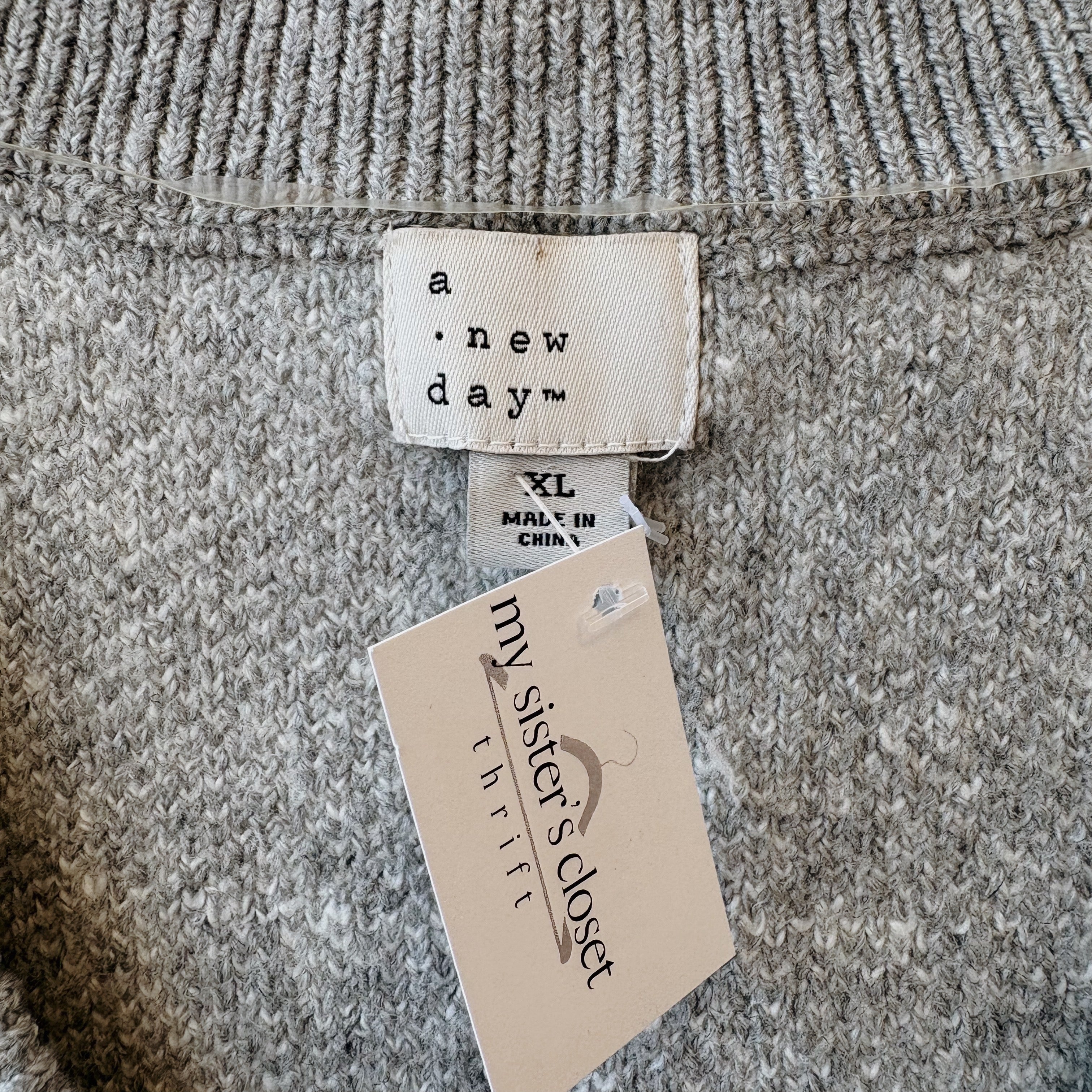SIZE XL | Gray Sweater Vest