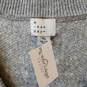 SIZE XL | Gray Sweater Vest
