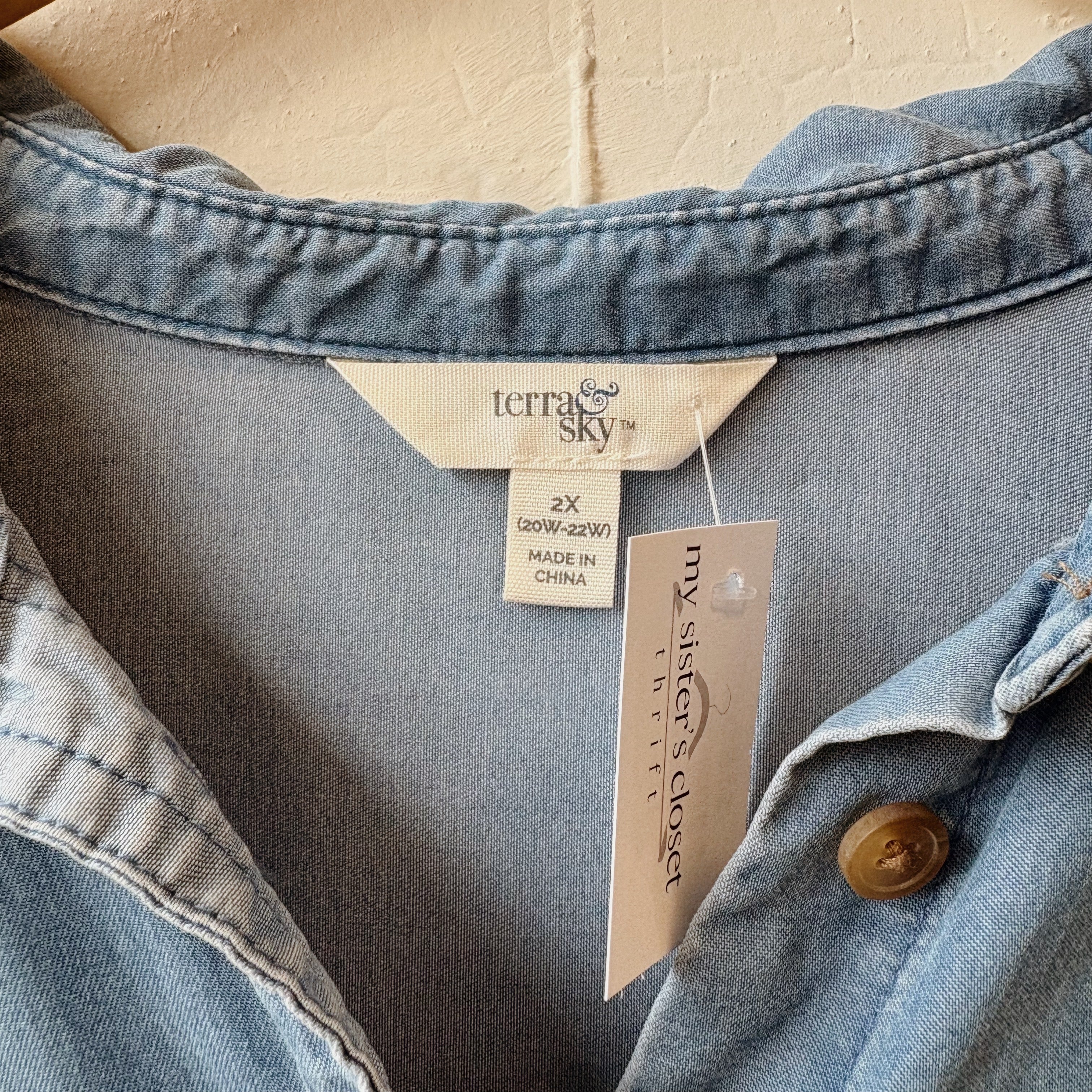 SIZE 2X | Light Denim Top