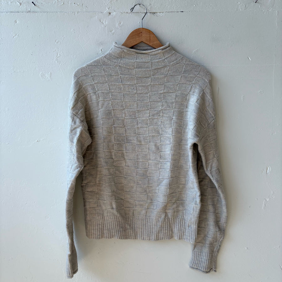 SIZE L | Gray Checkered Sweater