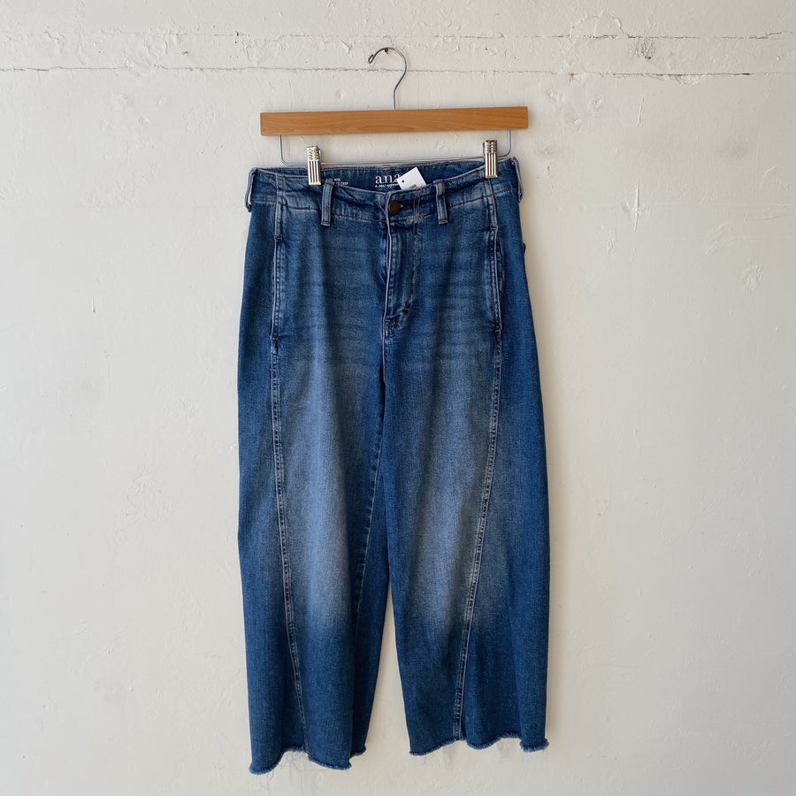 SIZE 2 | Wide Leg Jeans