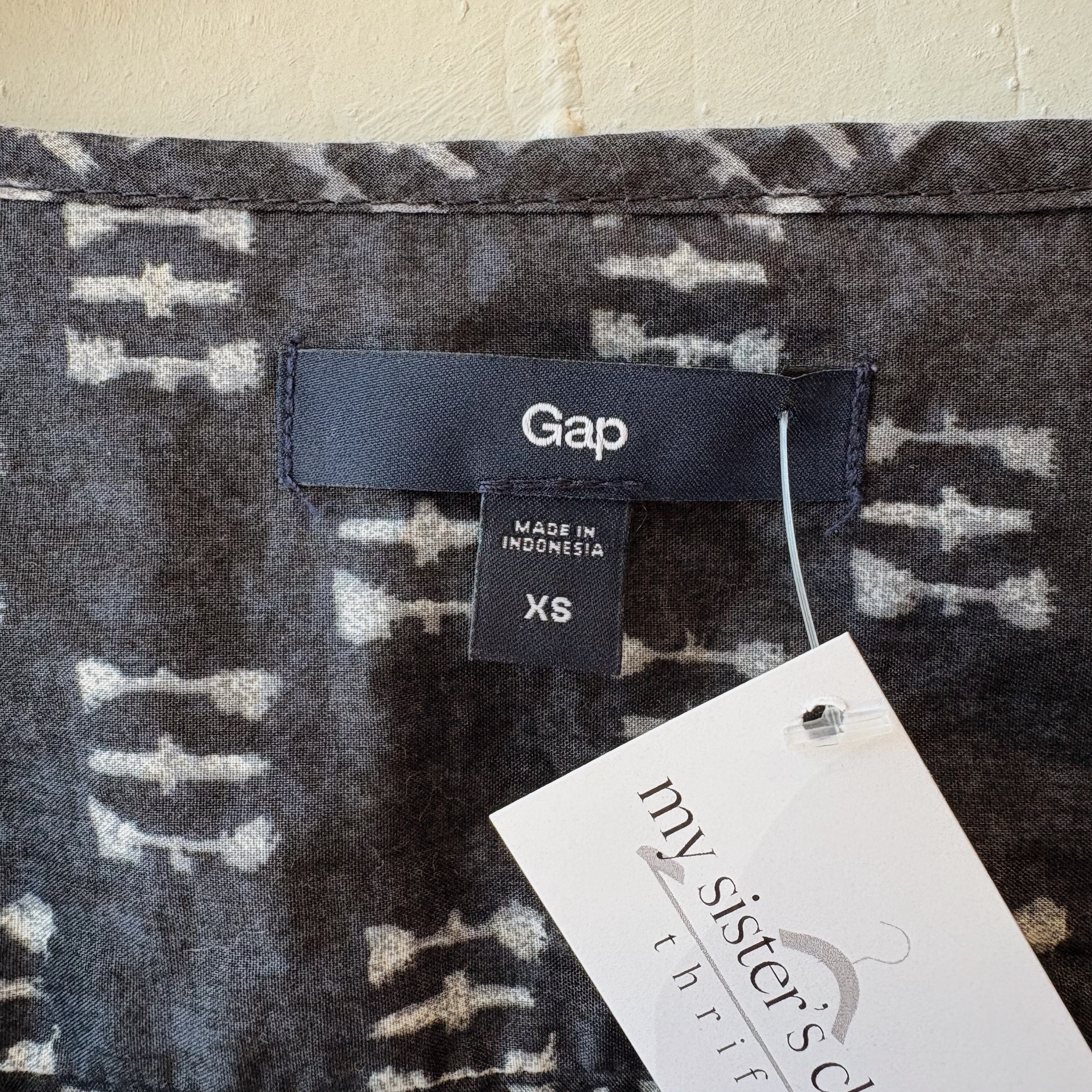 SIZE XS | Patterned Grey Top