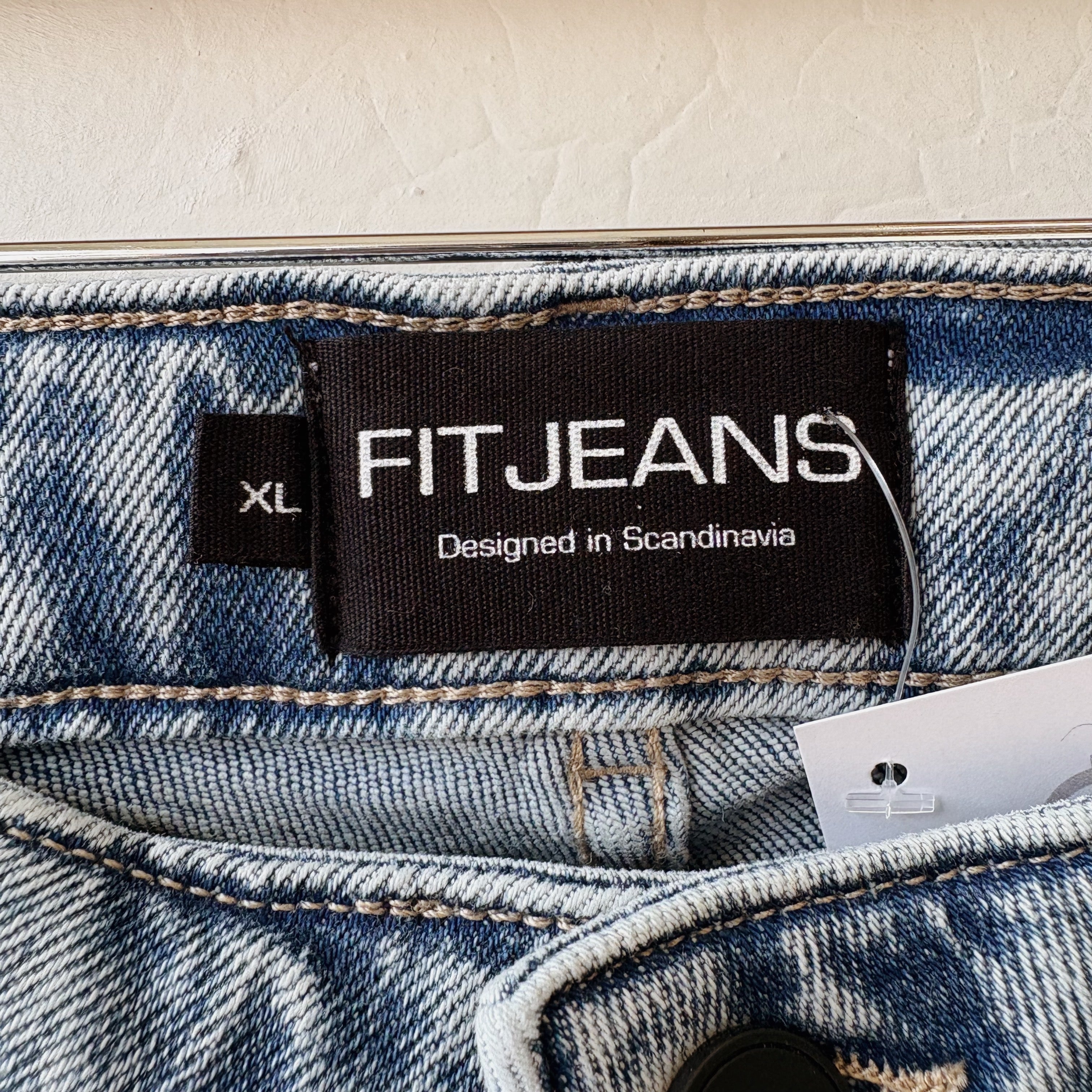 SIZE XL | Washed Jeans