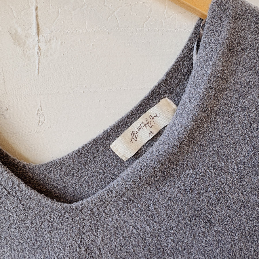 SIZE XL | Gray Textured Top