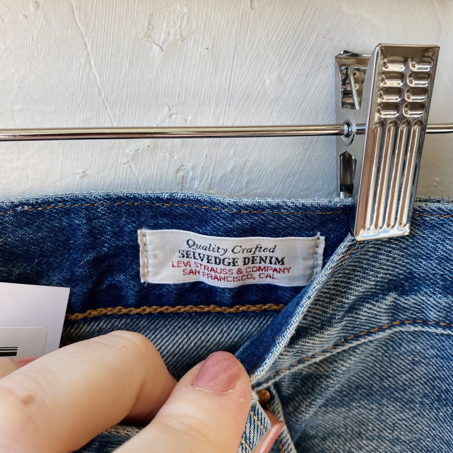 SIZE 27 | Levi Straight Jeans