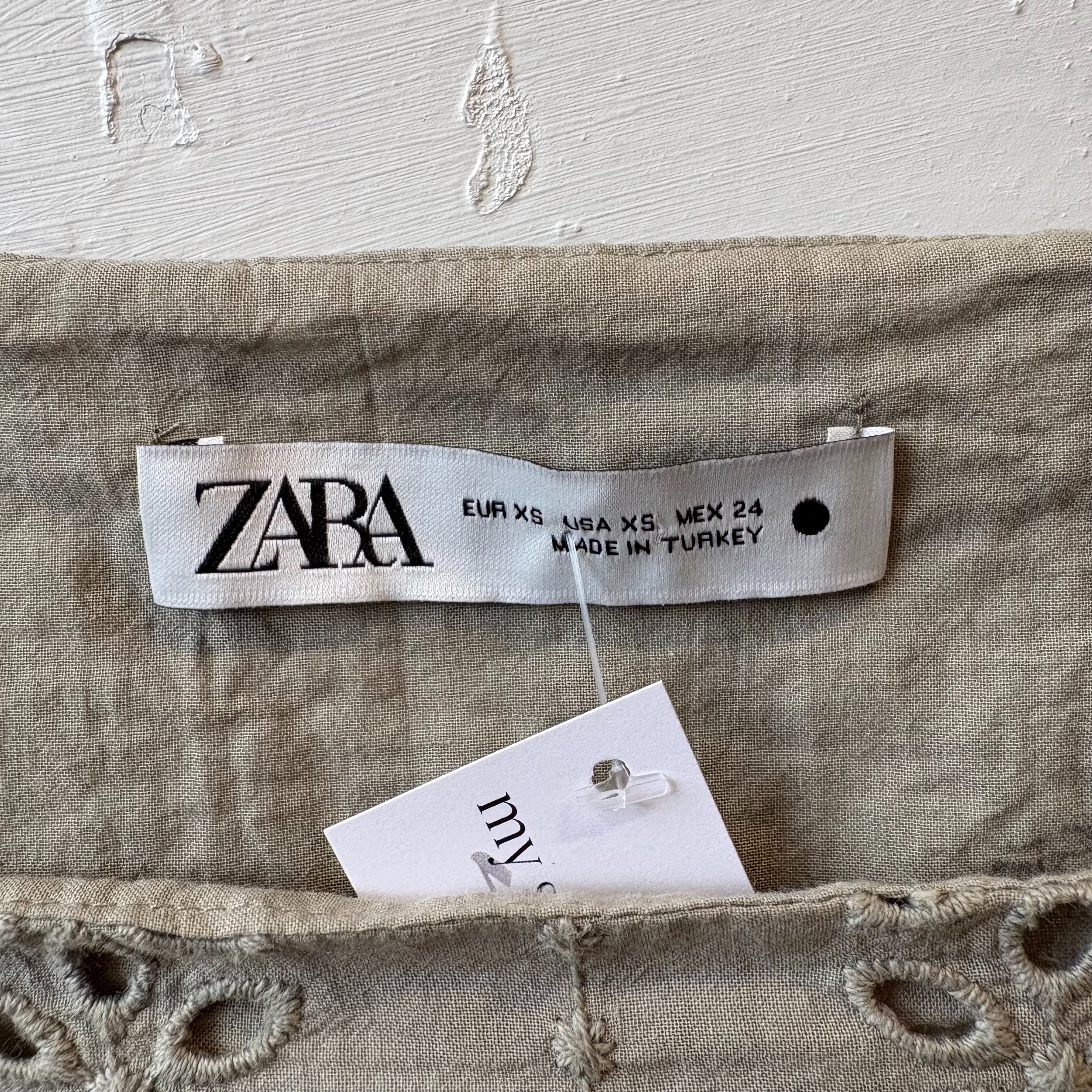 SIZE XS | Zara Eyelet Tank Top