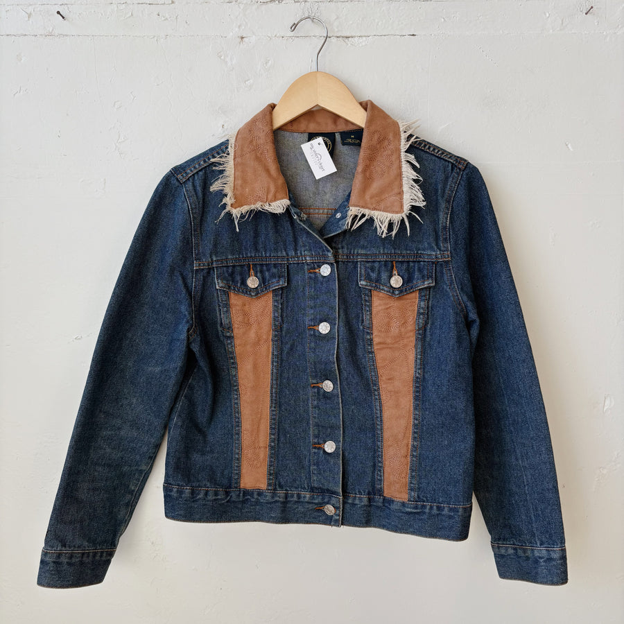 SIZE M | Detailed Denim Jacket