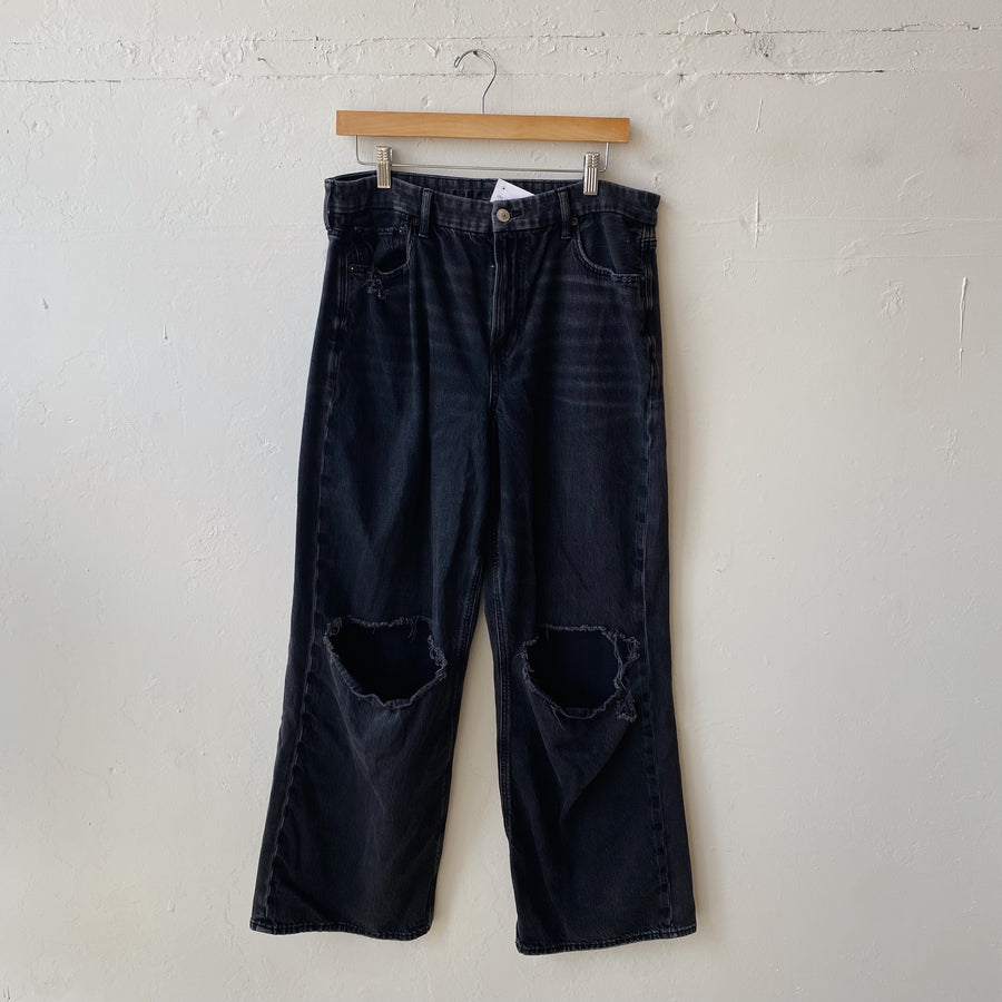 Size 14 | AE Black Distressed Jeans