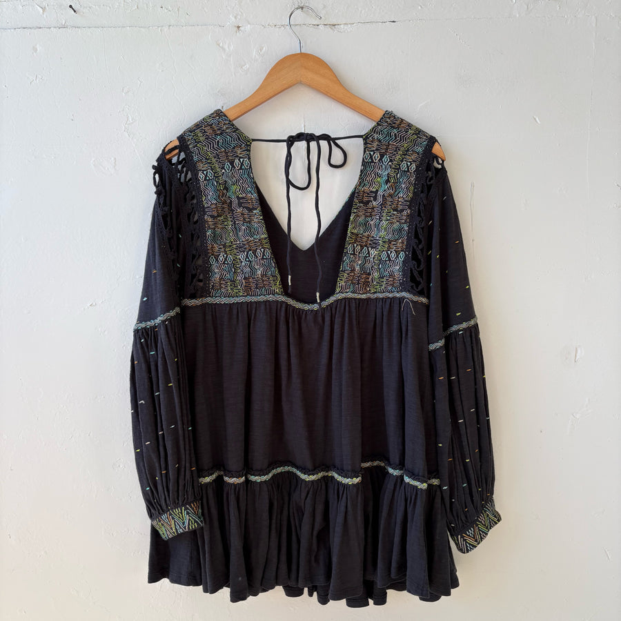 SIZE XS | Free People Detailed Top