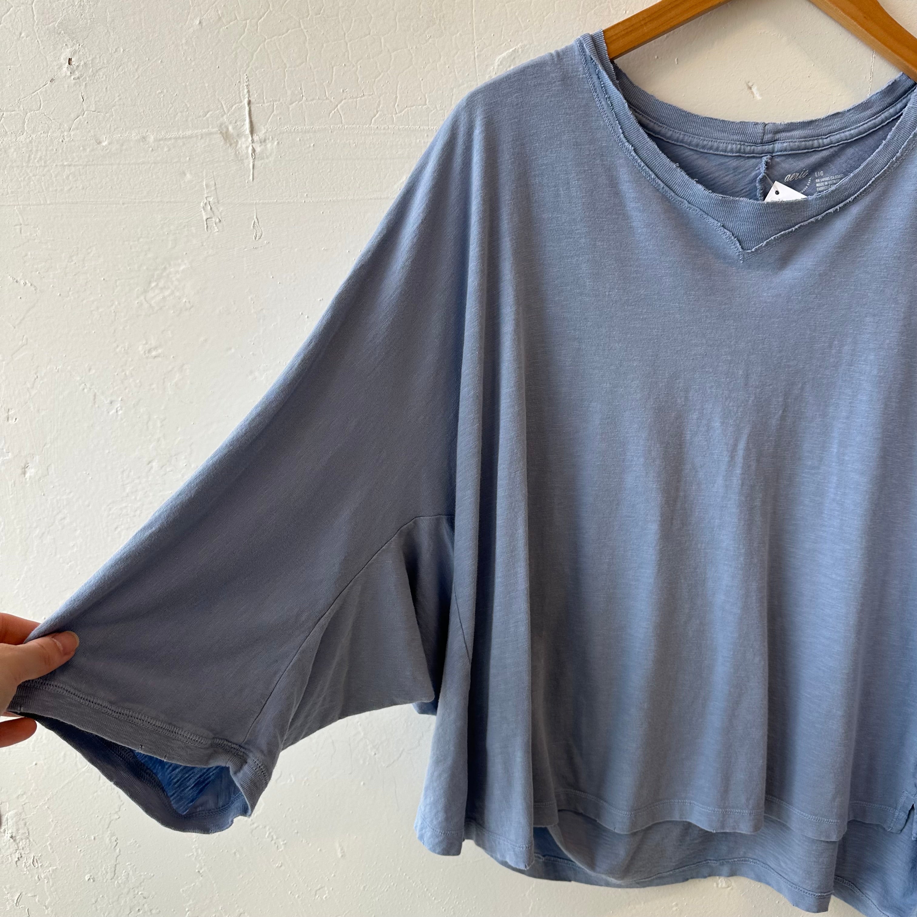 SIZE L | Blue Flowy Aerie Top