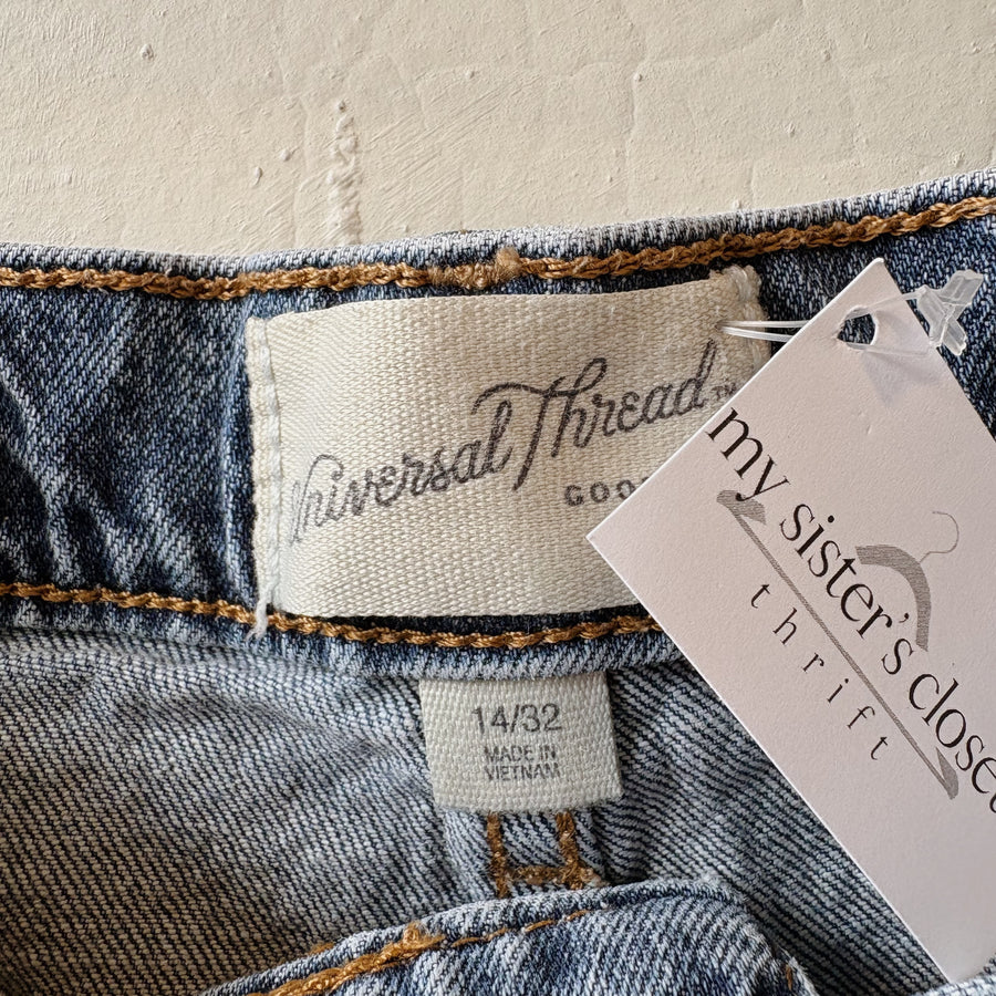 SIZE 14 | High Rise Shorts