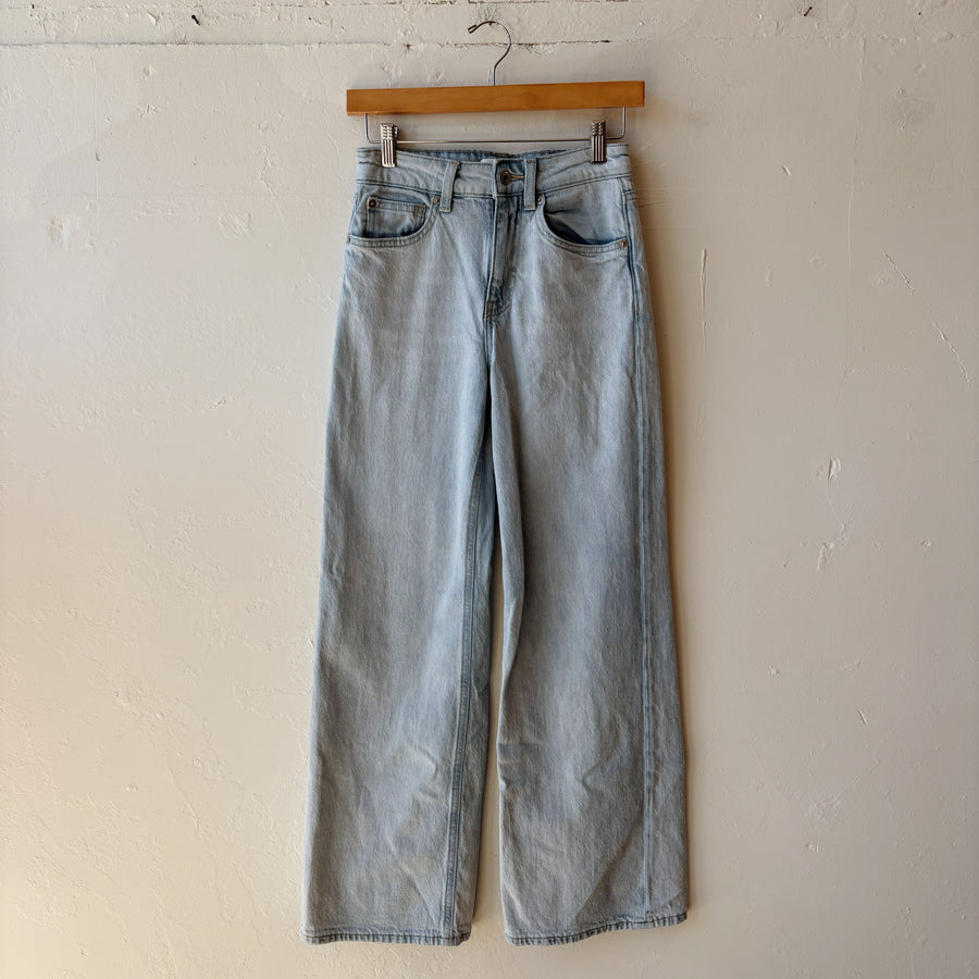 SIZE 0 | Light Wash Jeans