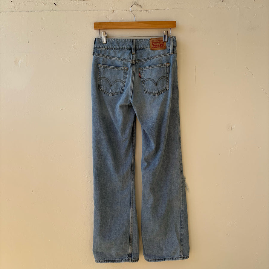 SIZE 24 | Levi’s Distressed Jeans