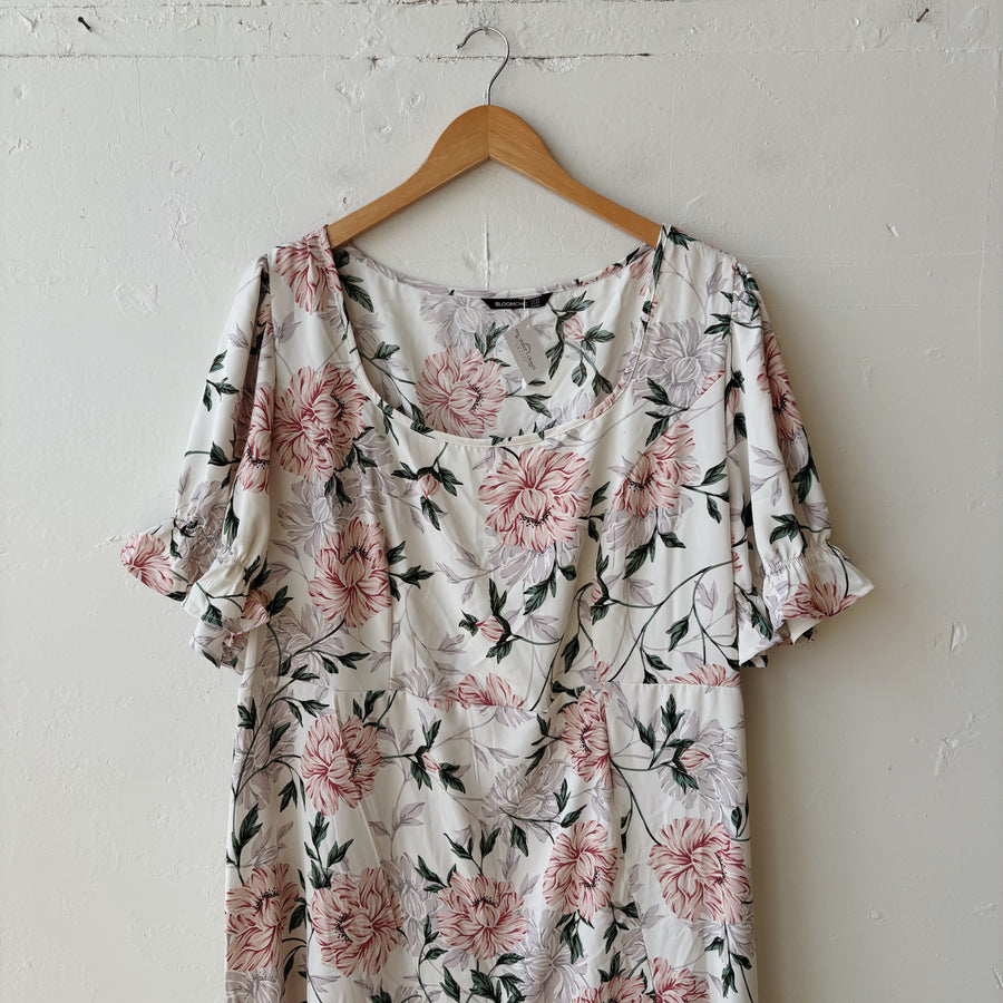 SIZE 20 | White Floral Dress