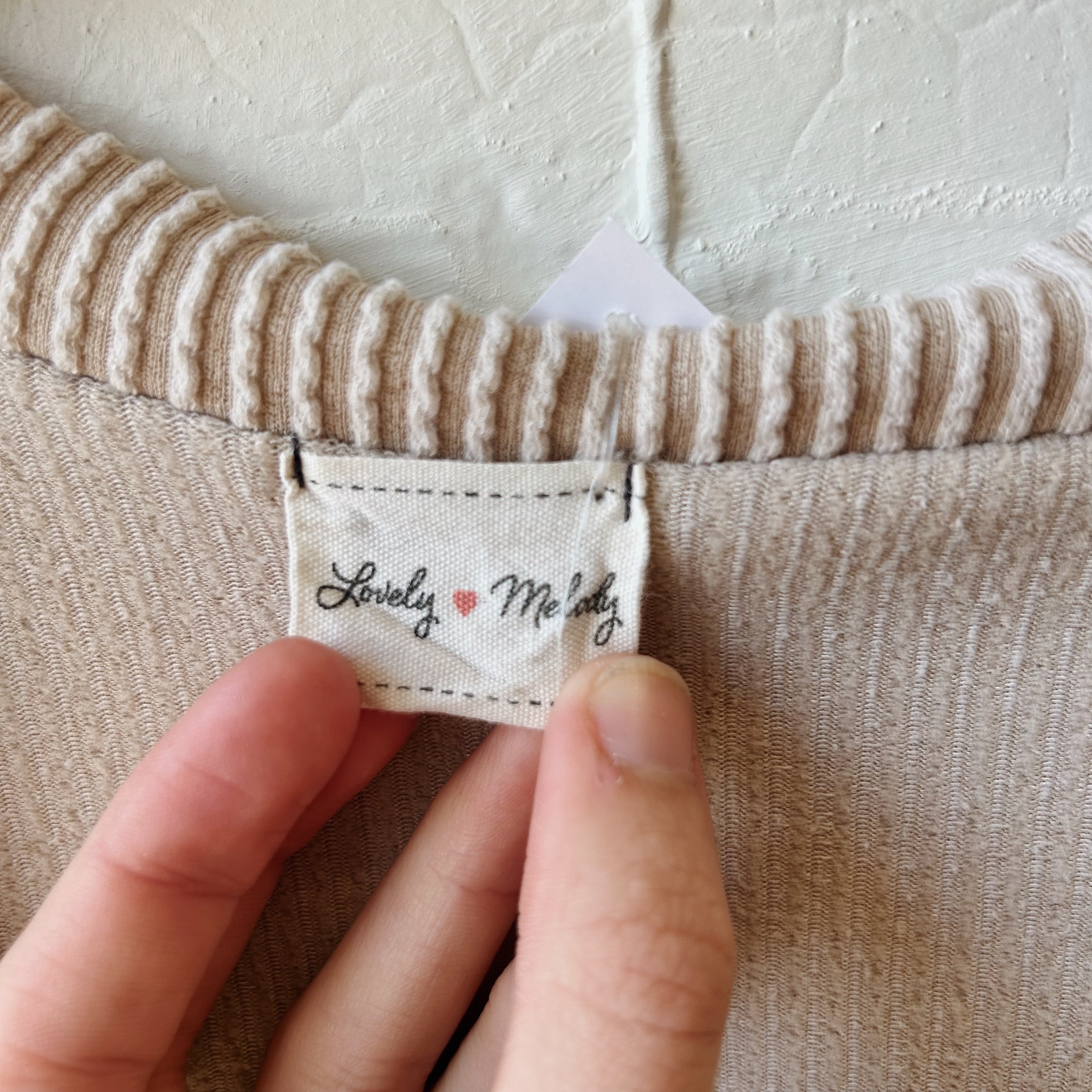 SIZE L | Neutral Ribbed Top
