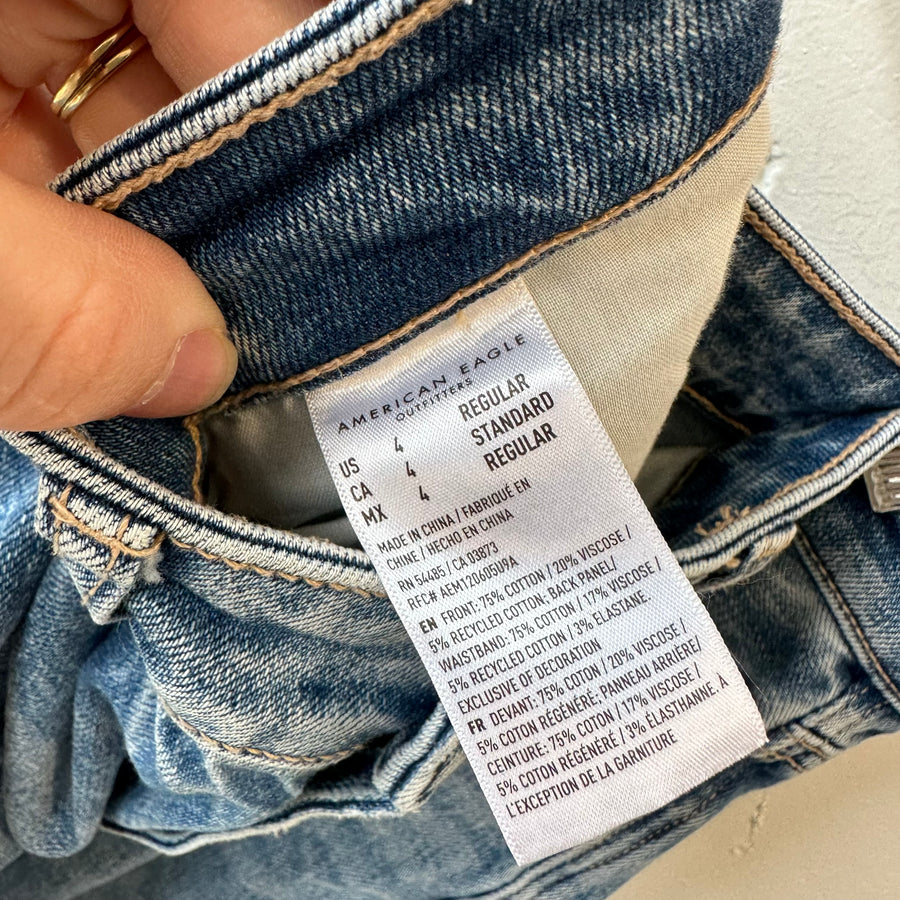 SIZE 4 | AE Ripped Jeans