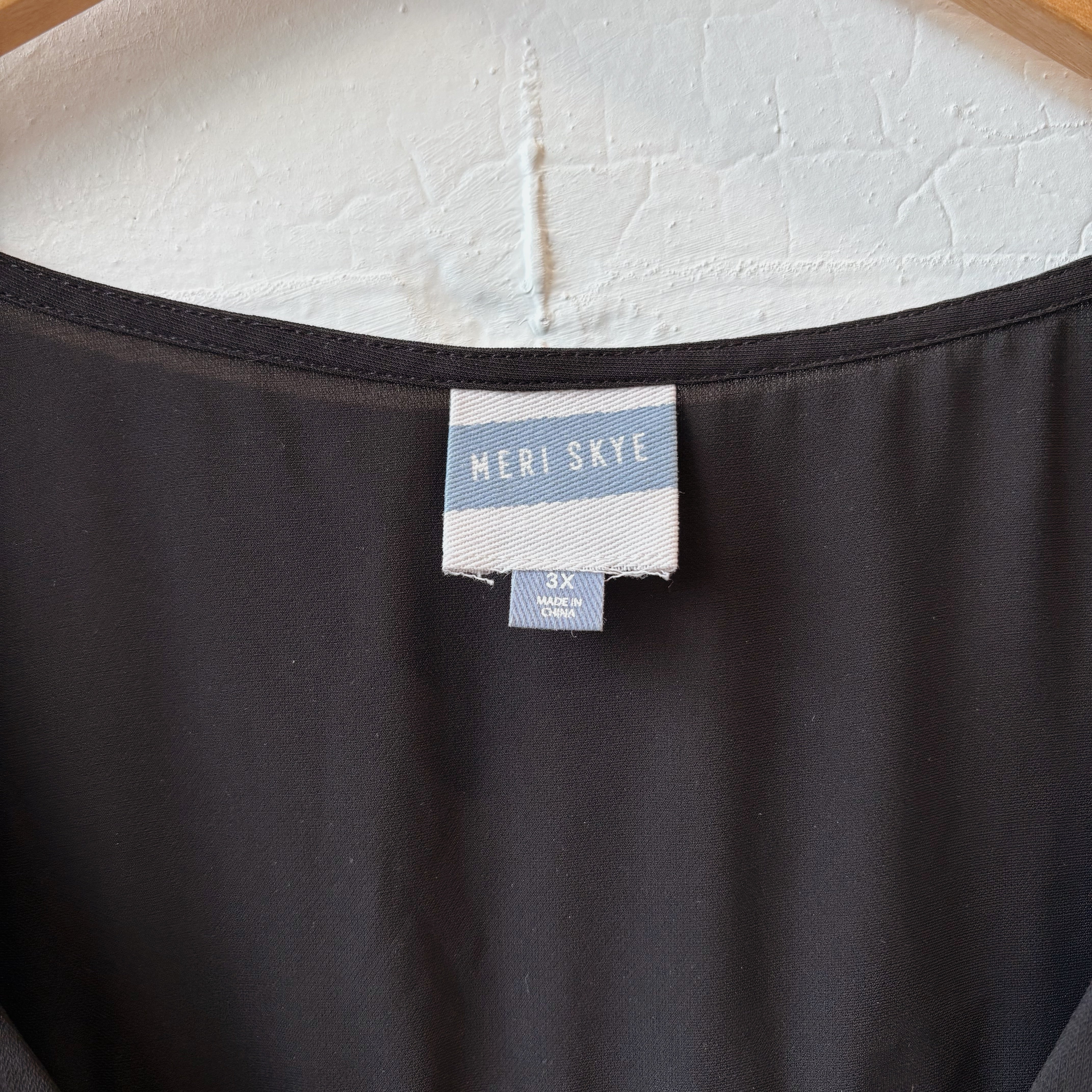 SIZE 3X | Black Button Top