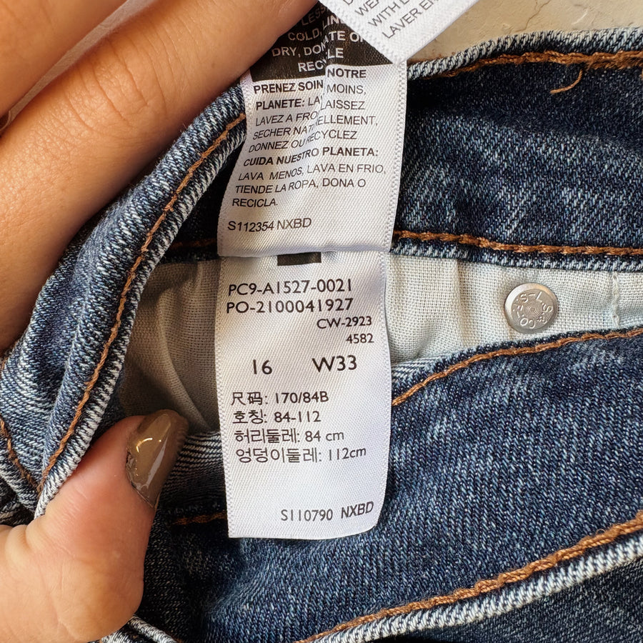 SIZE 16 | Levi’s Jean Shorts