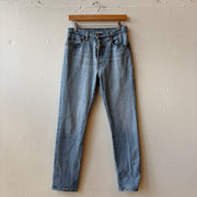 SIZE 28 | Levi Jeans