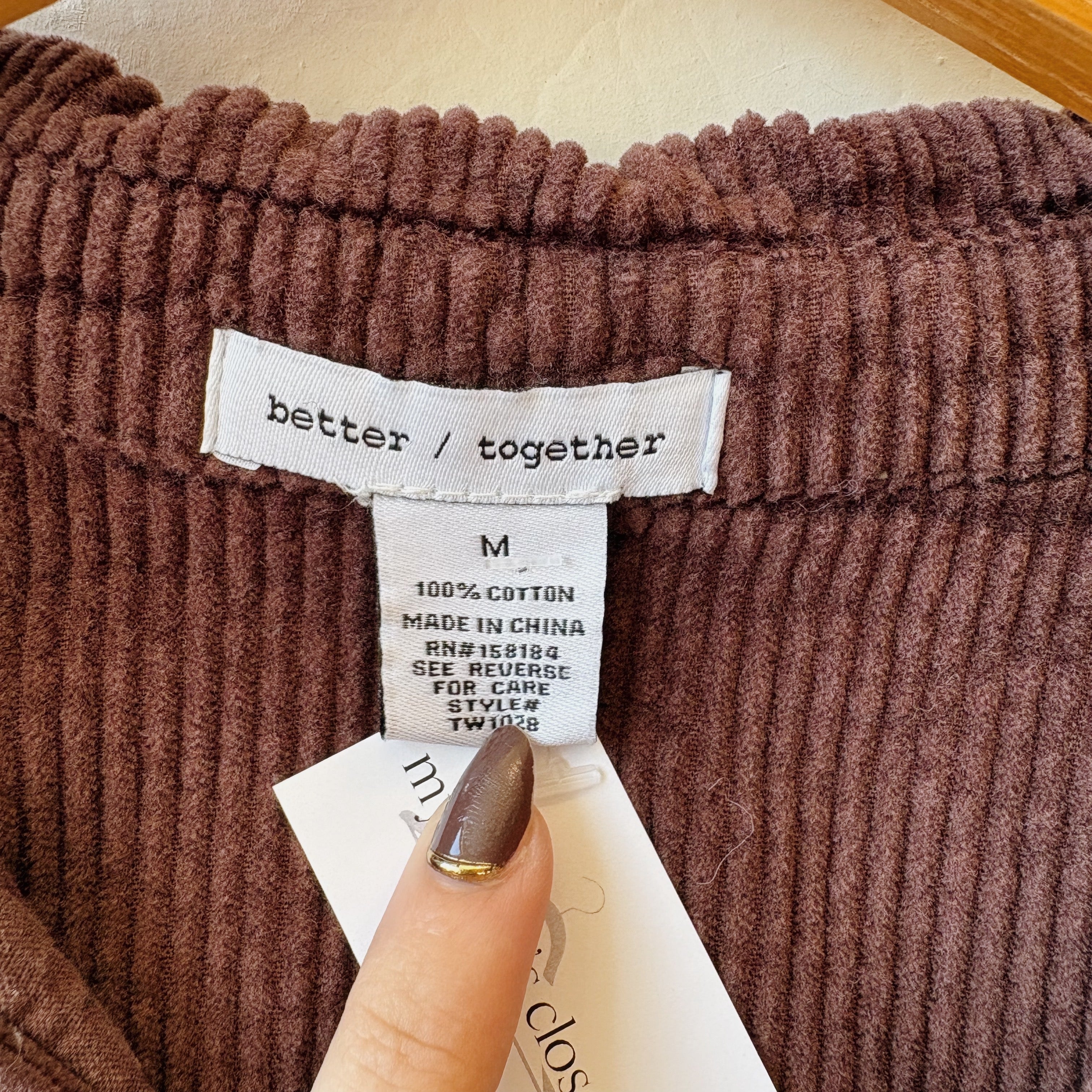 SIZE M | Brown Corduroy Button Up