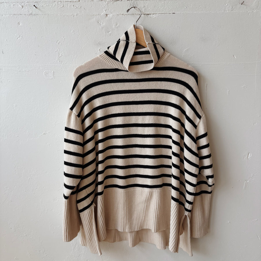 SIZE L | Turtleneck Striped Sweater