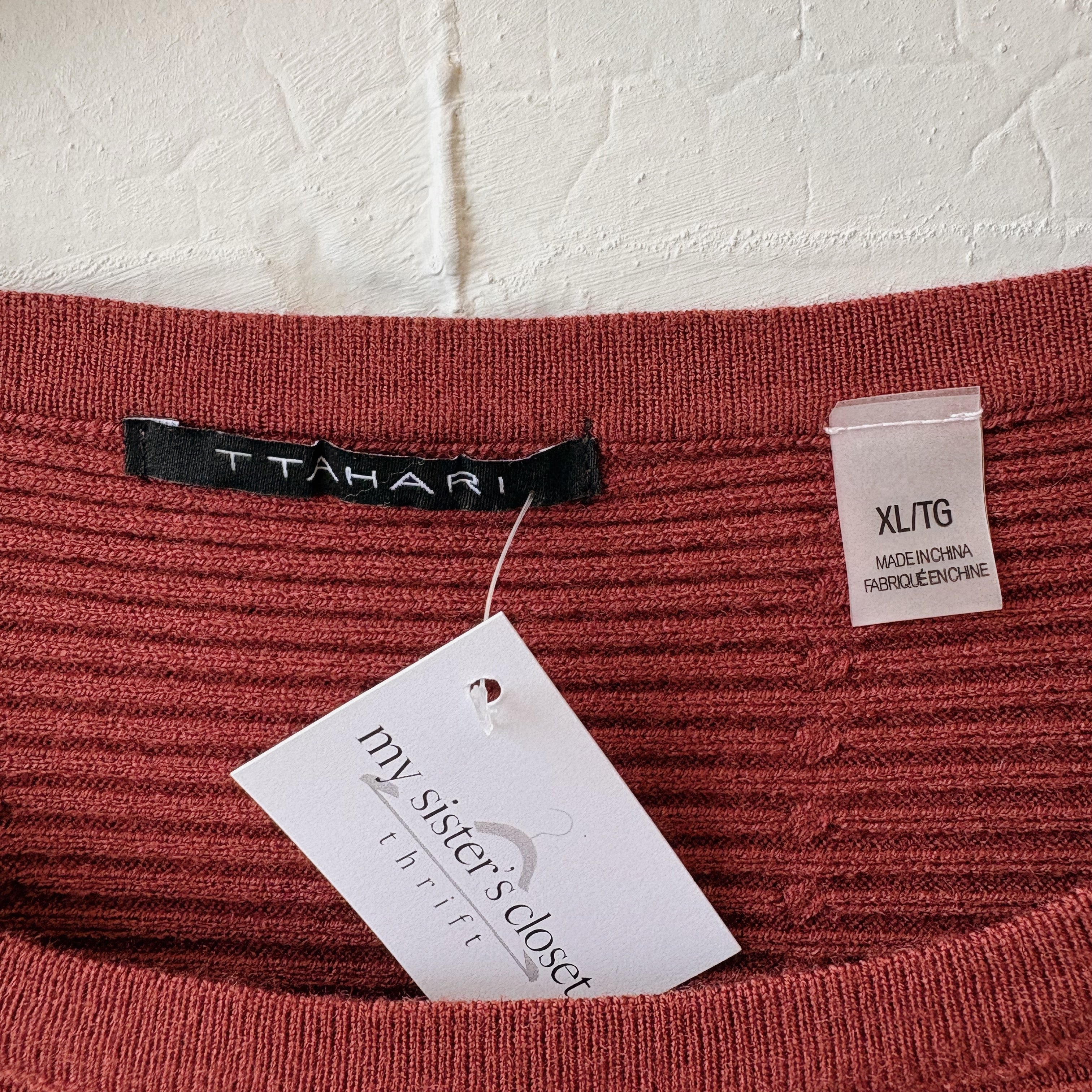 SIZE XL | Red Textured Top