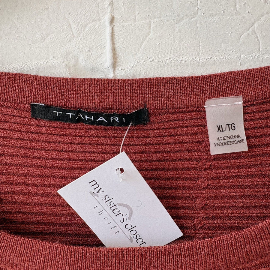 SIZE XL | Red Textured Top