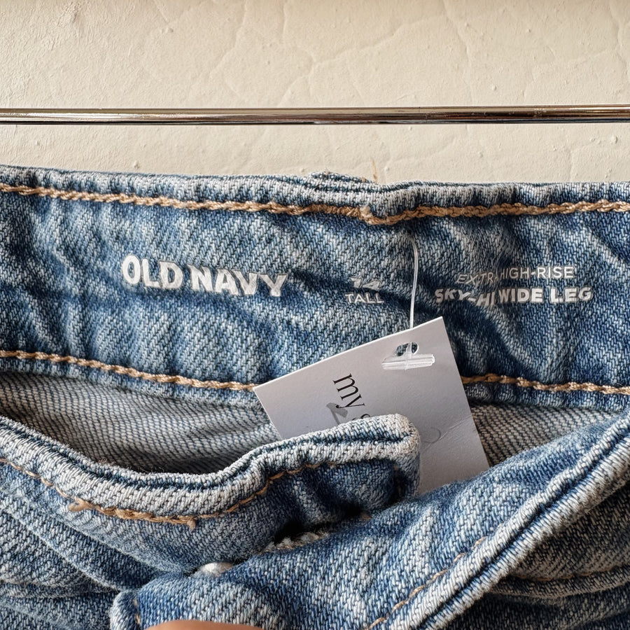 SIZE 14 Tall | Daisy Embroidered Jeans