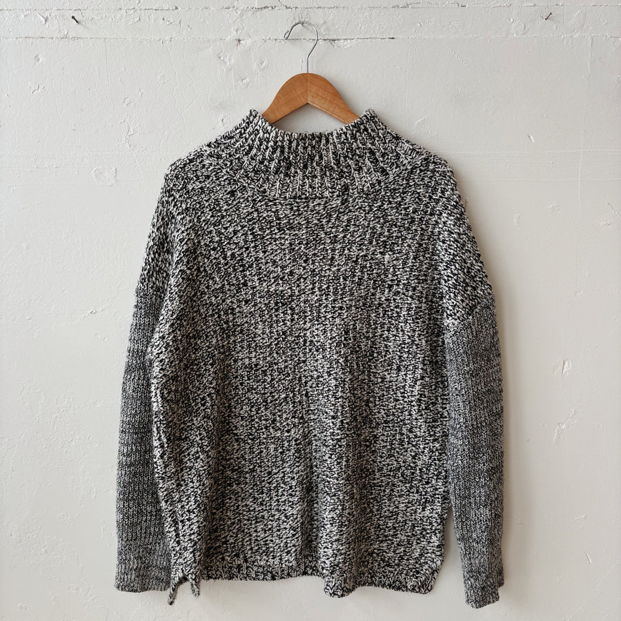 SIZE L | Black and White Sweater