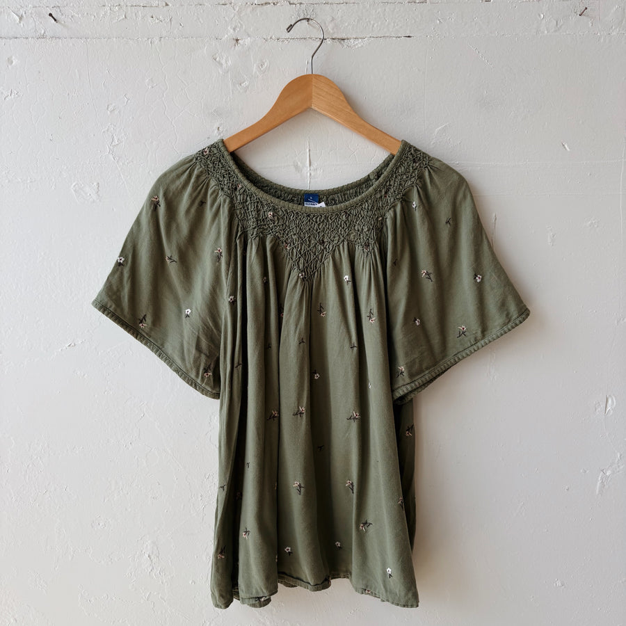 SIZE L | Green Embroidered Top
