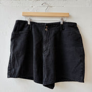 SIZE 20 | Black Jean Shorts