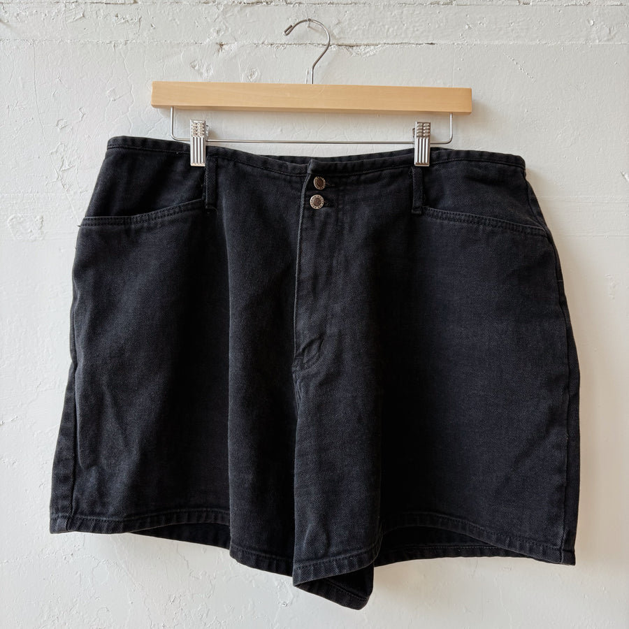 SIZE 20 | Black Jean Shorts
