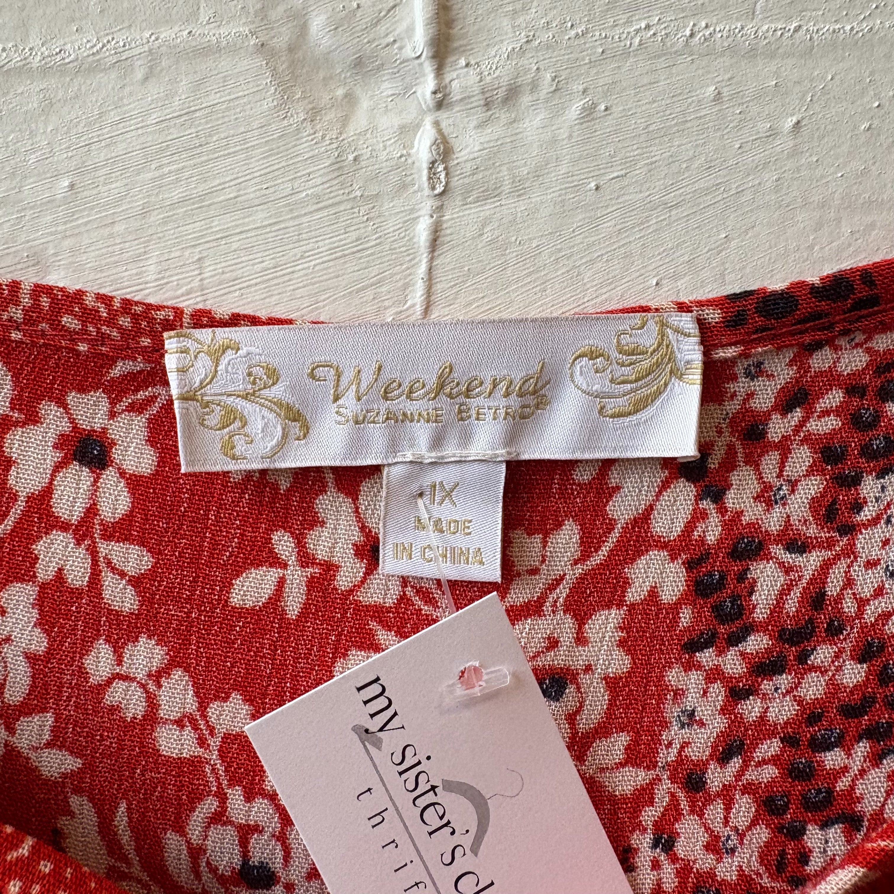 SIZE 1X | Red Floral Top
