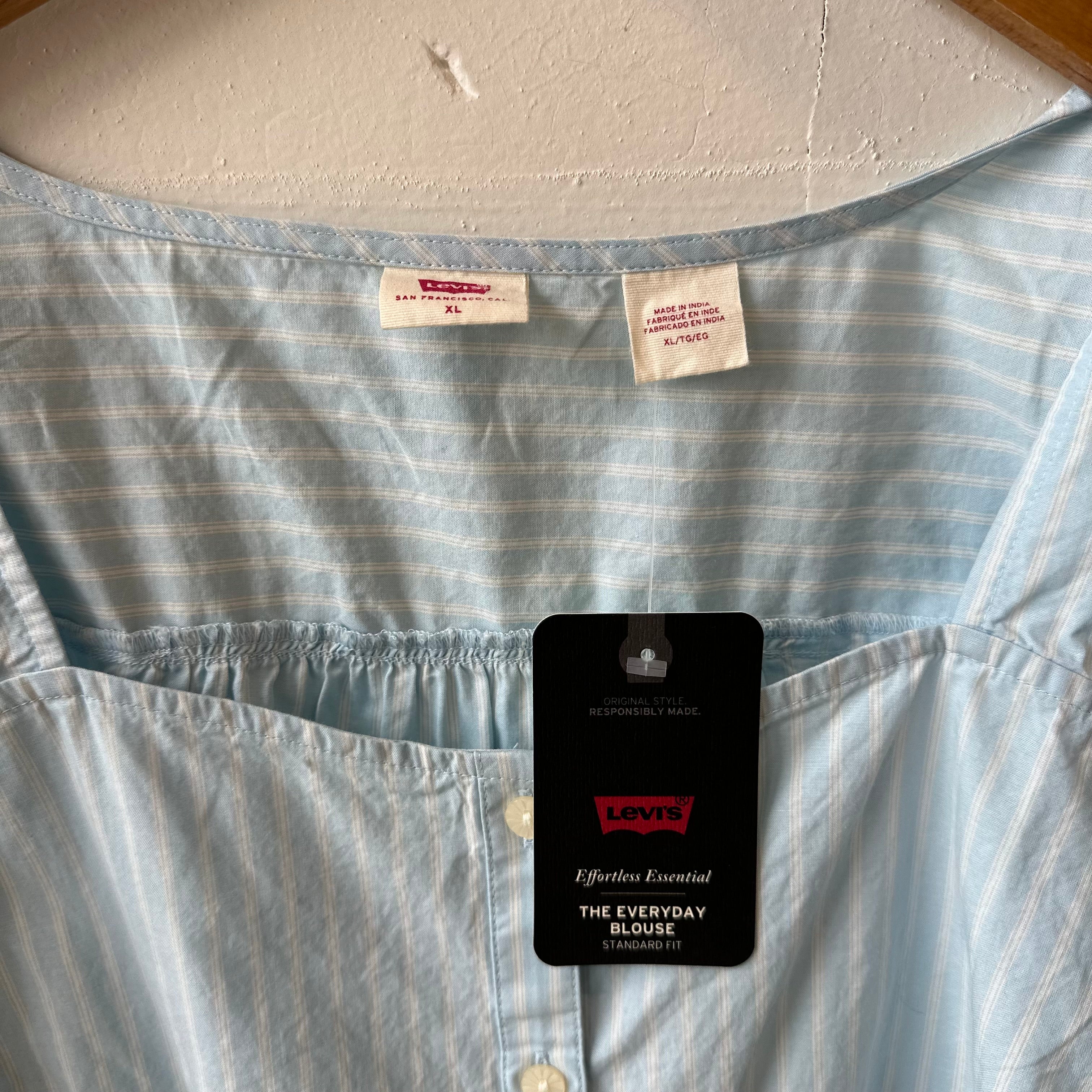 SIZE XL | Blue Levi’s Top