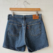SIZE 28 | Levi Shorts