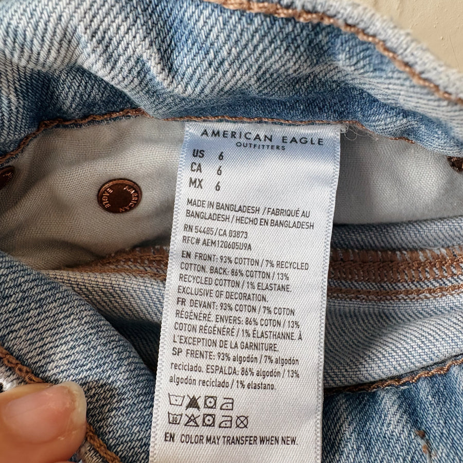 SIZE 6 | AE Shorts