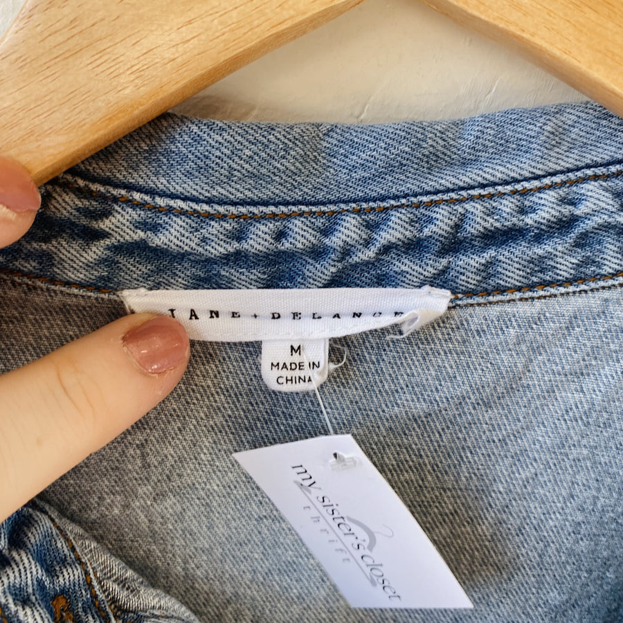 SIZE M | Denim Button-Up
