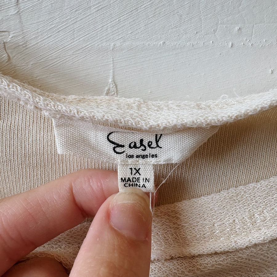 SIZE XL | Detailed Sleeve Top