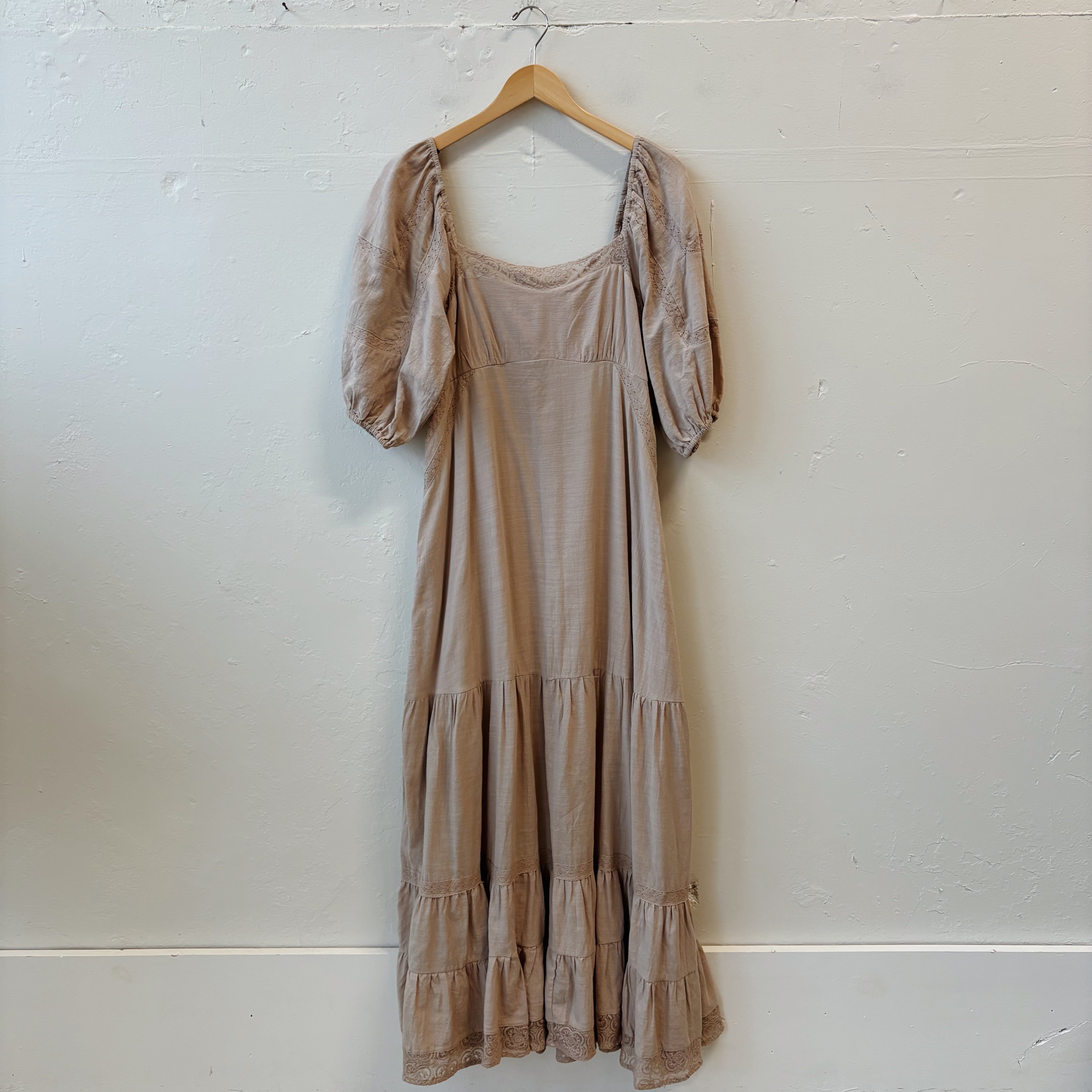 SIZE L | Neutral Tiered Dress