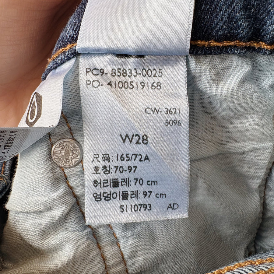 SIZE 28 | Levi Shorts