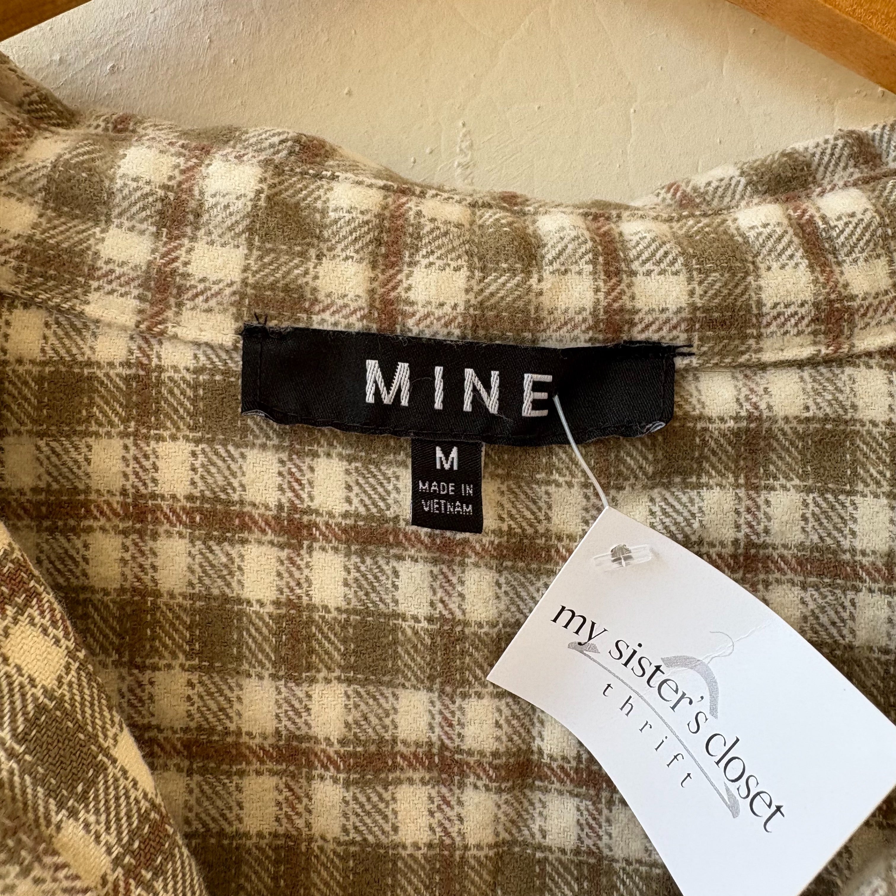 SIZE M | Green Button Up