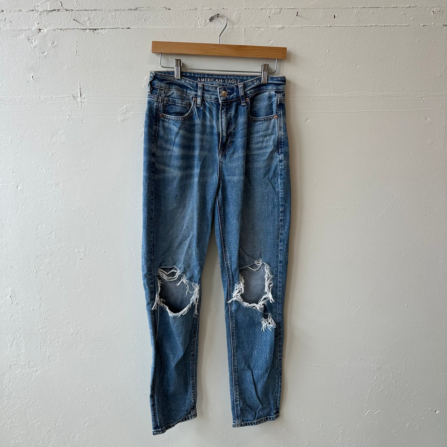 SIZE 4 | AE Ripped Jeans