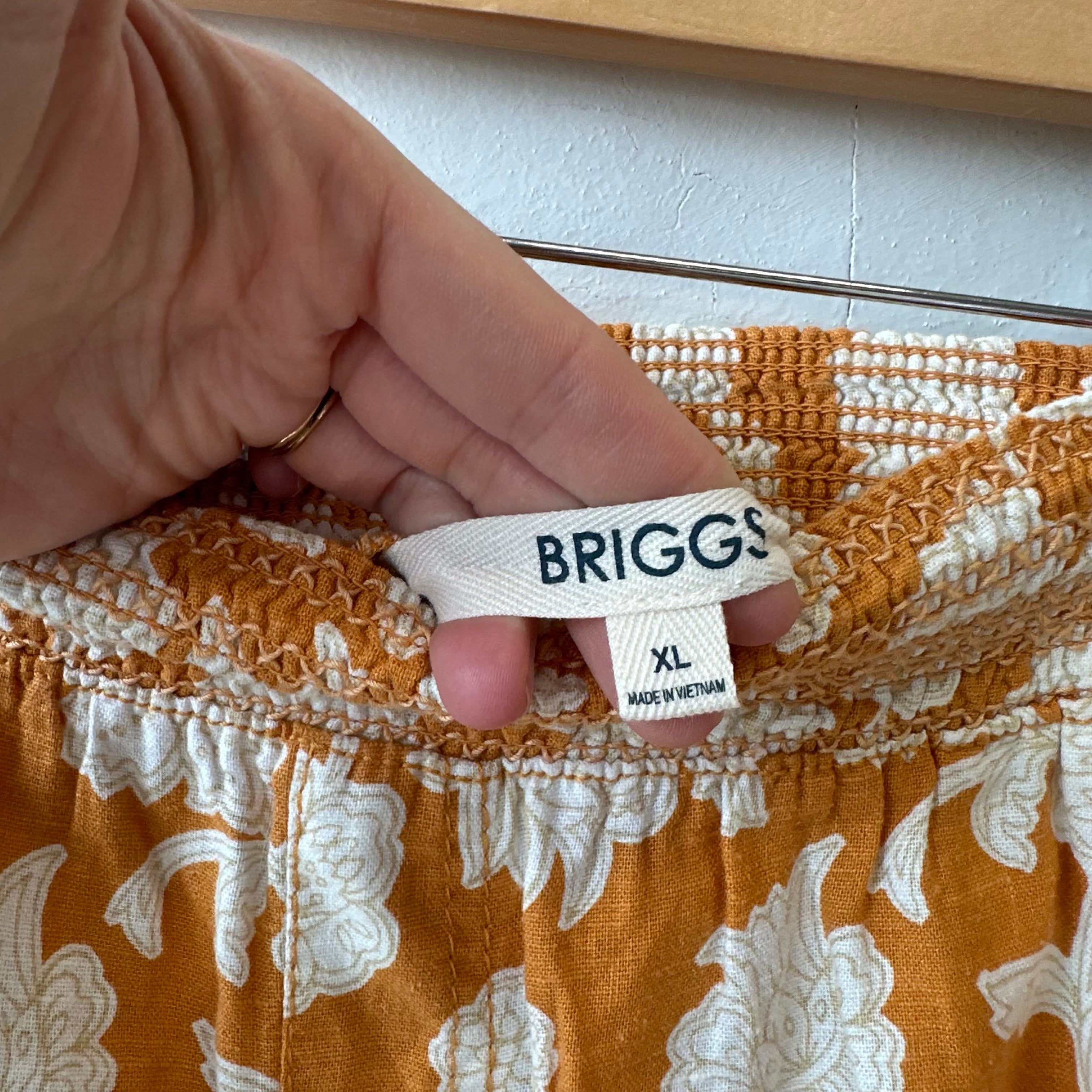 SIZE XL | Orange Shorts