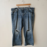 SIZE 22 | Lightwash Jeans
